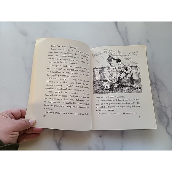 The Circus Detectives (Magic Circle Book) by Harriette Sheffer Abels 1971 - Picture 6 of 10